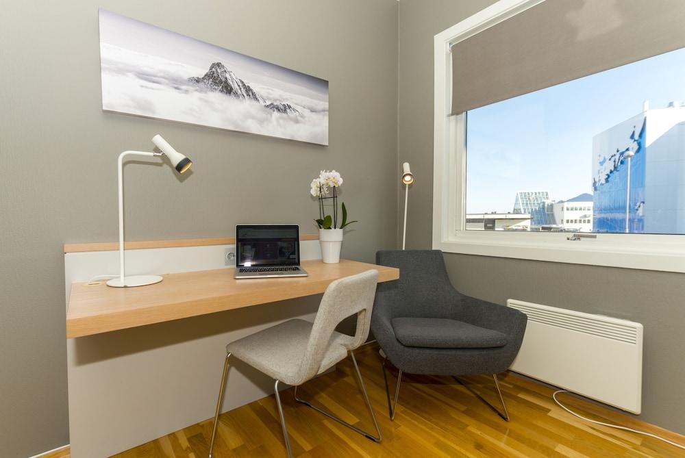 Hotel Aurora Svolvaer Bagian luar foto