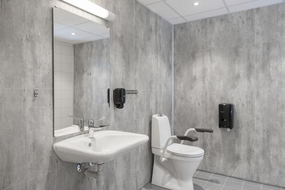 Hotel Aurora Svolvaer Bagian luar foto