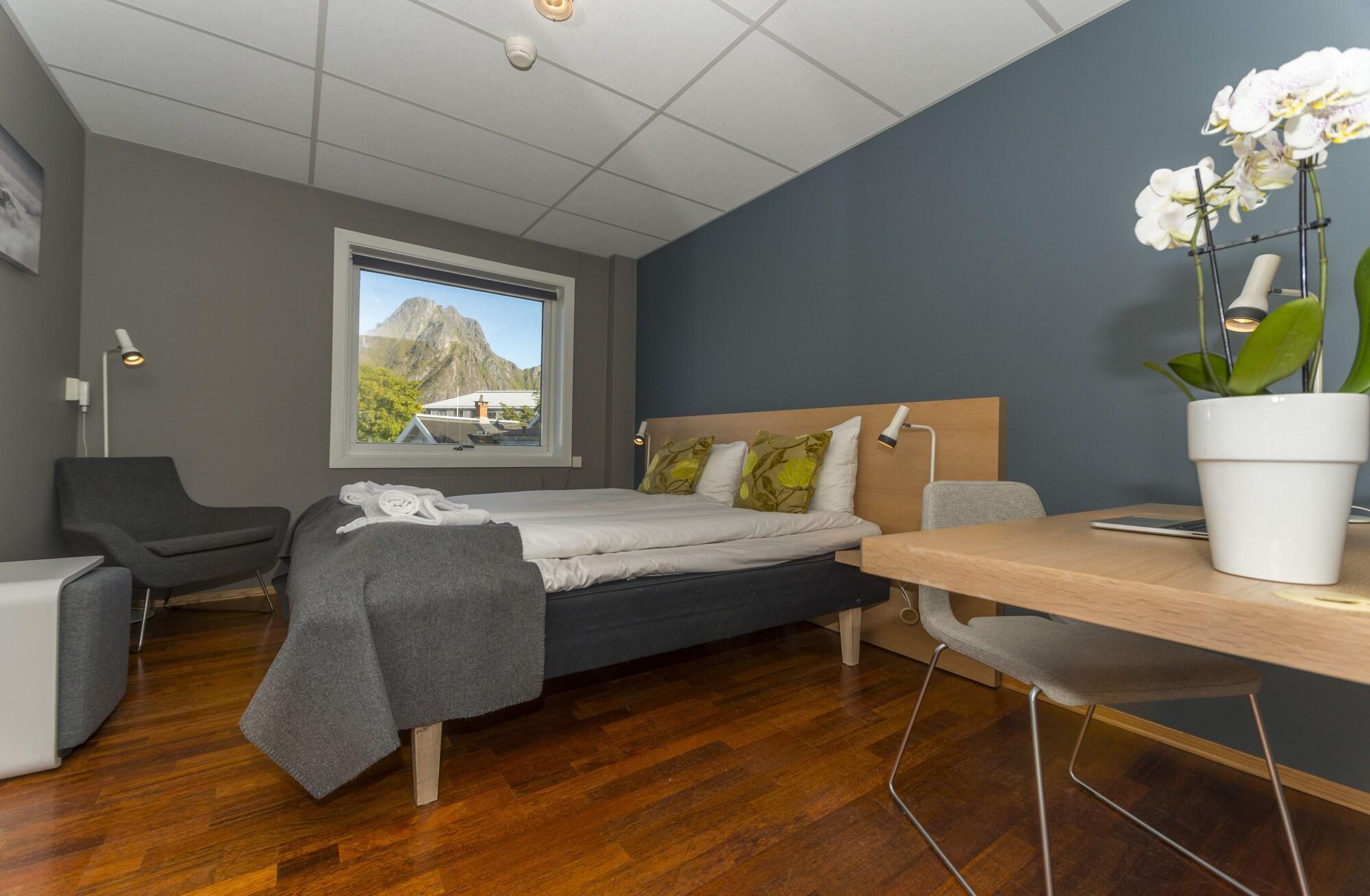 Hotel Aurora Svolvaer Bagian luar foto