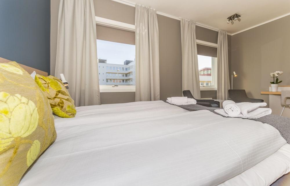 Hotel Aurora Svolvaer Bagian luar foto