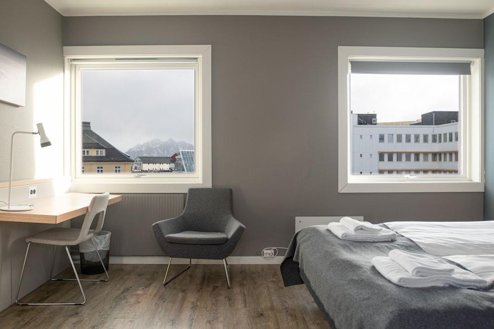 Hotel Aurora Svolvaer Bagian luar foto