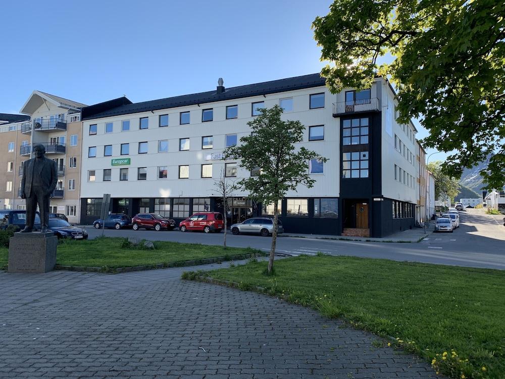 Hotel Aurora Svolvaer Bagian luar foto
