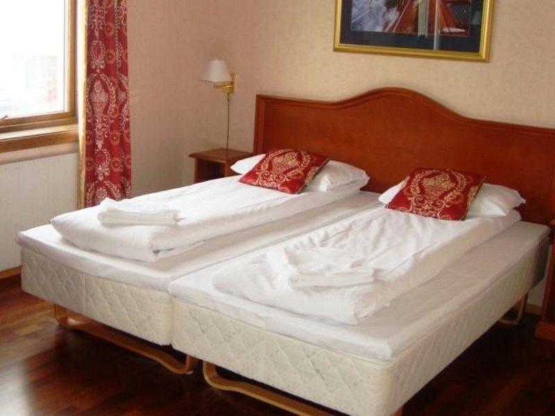 Hotel Aurora Svolvaer Bagian luar foto